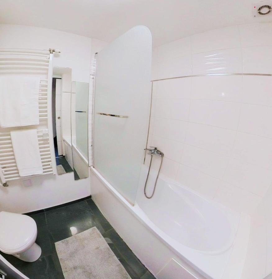 בודפשט Modern Flat In City Center מראה חיצוני תמונה