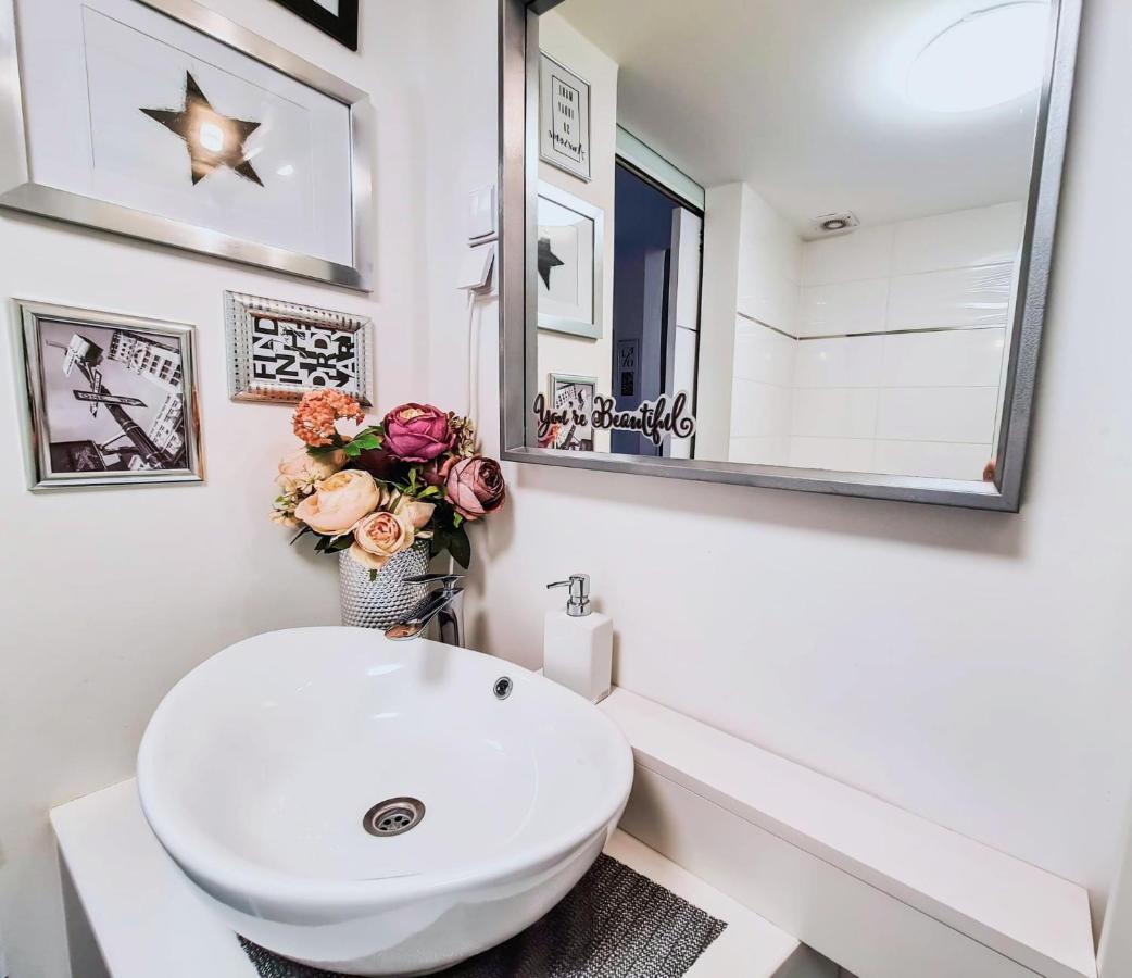 בודפשט Modern Flat In City Center מראה חיצוני תמונה