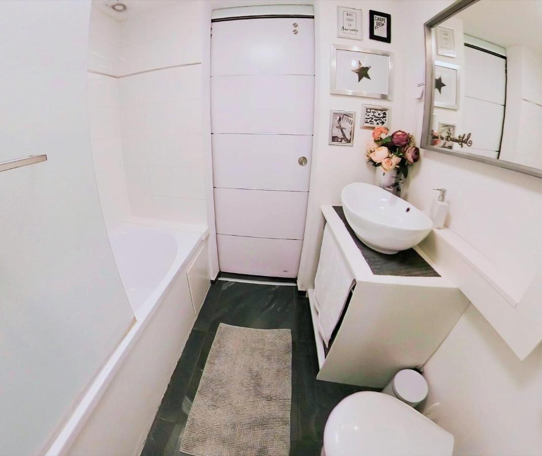 בודפשט Modern Flat In City Center מראה חיצוני תמונה