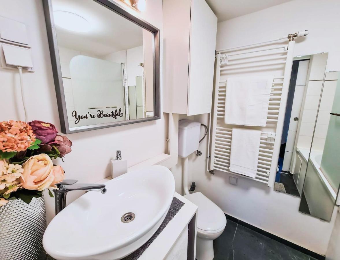 בודפשט Modern Flat In City Center מראה חיצוני תמונה